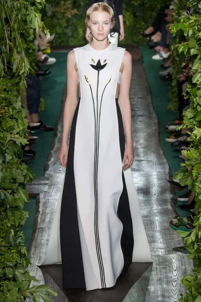 Look 12